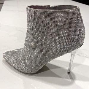 Steve Madden Paola Rhinestone Ankle boots ⭐️ Size 10 NWT.